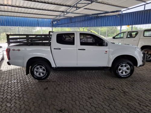 Isuzu D-MAX 250 HI-RIDER 4X4 D/CAB MAN in Namibia