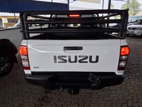 Isuzu D-MAX 250 HI-RIDER 4X4 D/CAB MAN in Namibia