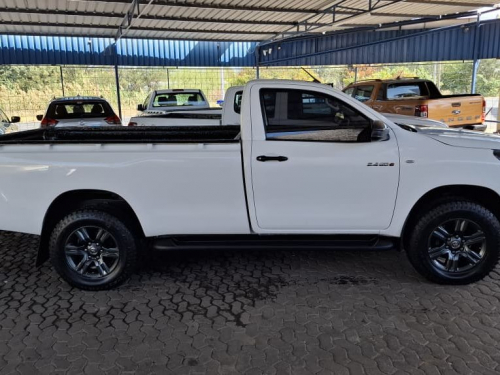 Toyota HILUX 2.4 GD6 SR 4X4 S/CAB in Namibia