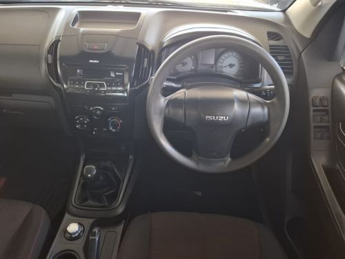 Isuzu D-MAX 2.5 D/CAB 4X4 HI-RIDER in Namibia