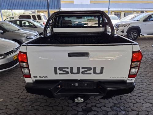 Isuzu KB250 D-MAX D/CAB 4X4 HI-RIDER in Namibia
