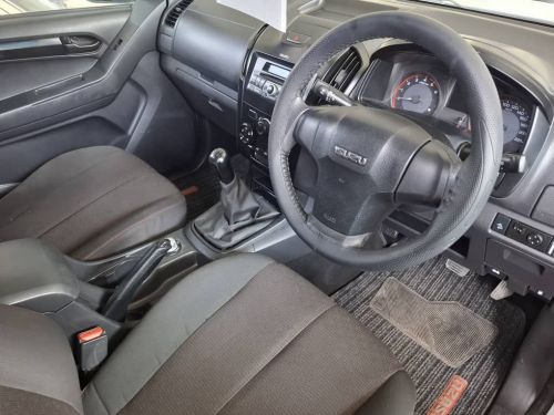 Isuzu KB250 D-MAX D/CAB 4X4 HI-RIDER in Namibia