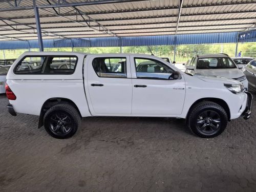 Toyota HILUX 2.4 GD6 SR D/CAB MAN in Namibia