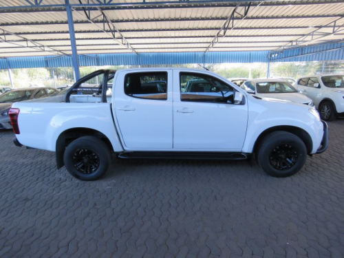 Isuzu KB 240 LE D/CAB 4X2 in Namibia