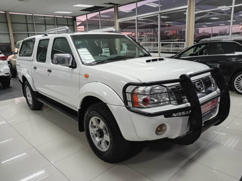Nissan Np 300 2.5TDi D/c 4x4 in Namibia