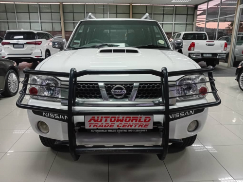 Nissan Np 300 2.5TDi D/c 4x4 in Namibia