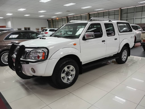 Nissan Np 300 2.5TDi D/c 4x4 in Namibia