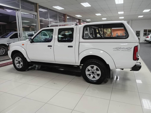 Nissan Np 300 2.5TDi D/c 4x4 in Namibia
