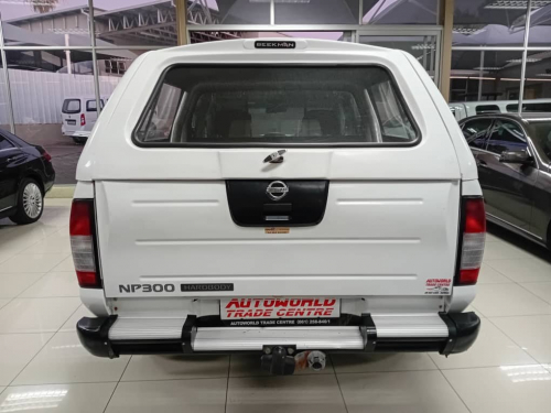 Nissan Np 300 2.5TDi D/c 4x4 in Namibia