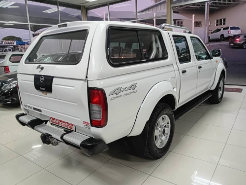 Nissan Np 300 2.5TDi D/c 4x4 in Namibia