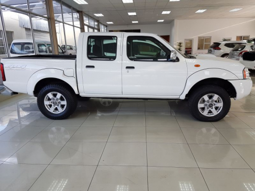 Nissan NP300 2.5TDi 4x4 Double cab in Namibia