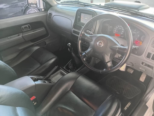 Nissan Np300 2.5TDi D/c 4x4 in Namibia
