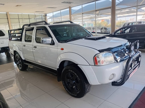 Used Nissan Np300 2.5TDi D/c 4x4 for sale in Windhoek