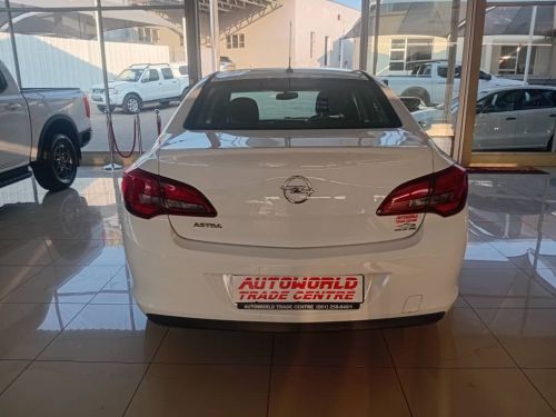 Opel Astra 1.6 Assenta in Namibia