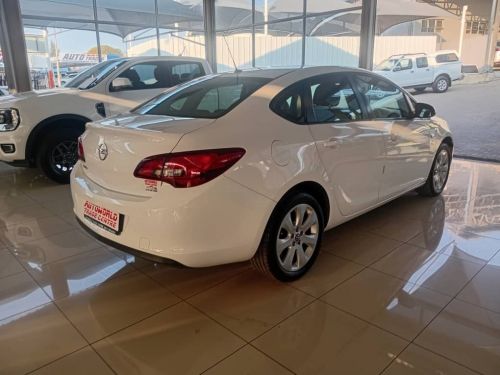 Opel Astra 1.6 Assenta in Namibia