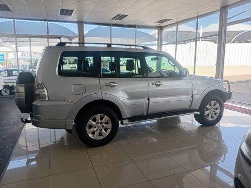 Mitsubishi Pajero 3.2DiD A/t 4x4 GLS in Namibia