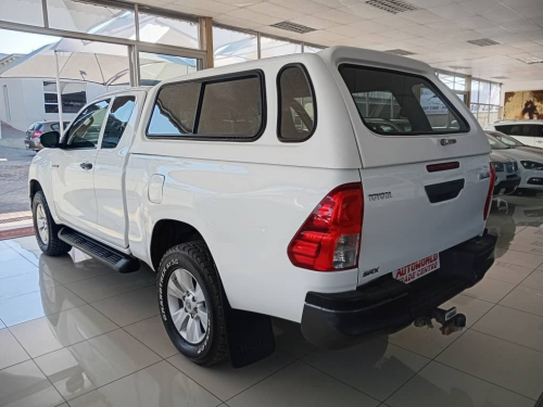 Toyota Hilux 2.4GD6 Clubcab 4x2 in Namibia