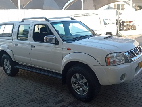 Nissan Np300 2.5TDi D/c 4x4 in Namibia