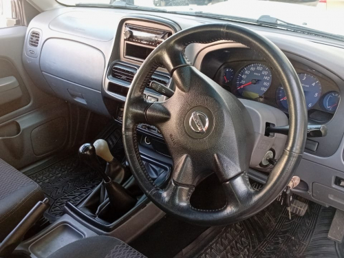Nissan Np300 2.5TDi D/c 4x4 in Namibia