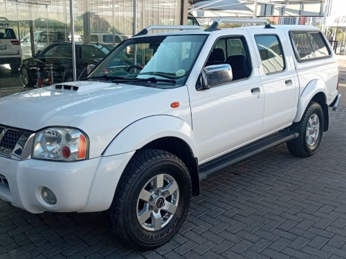 Pre-owned Nissan Np300 2.5TDi D/c 4x4 for sale in 