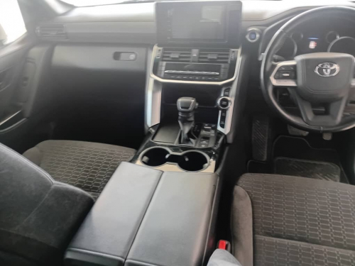 Toyota Landcruiser 300 v6 3.3D GX-R in Namibia