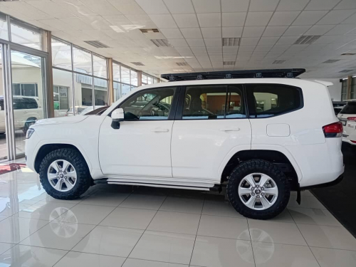 Toyota Landcruiser 300 v6 3.3D GX-R in Namibia
