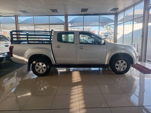 Isuzu KB 240 LE D/c 4x4 in Namibia