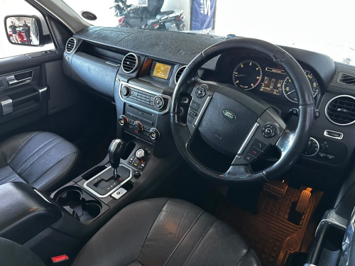 Land Rover DISCOVERY 4 3.0 V6 TD/SD in Namibia