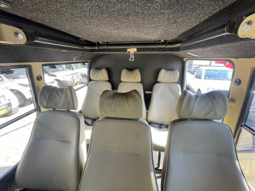 Toyota Land Cruiser Safari 10-seater 4.2 Diesel 4x4 in Namibia