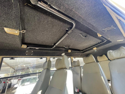 Toyota Land Cruiser Safari 10-seater 4.2 Diesel 4x4 in Namibia