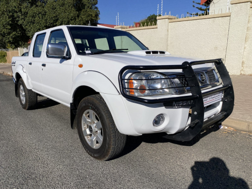 Nissan NP300 2,5Tdi Diesel Dcab 4x4 in Namibia