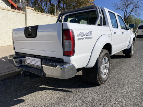 Nissan NP300 2,5Tdi Diesel Dcab 4x4 in Namibia