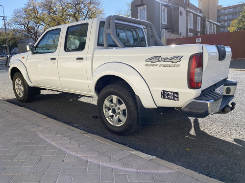 Nissan NP300 2,5Tdi Diesel Dcab 4x4 in Namibia