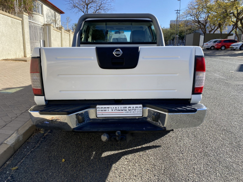 Nissan NP300 2,5Tdi Diesel Dcab 4x4 in Namibia