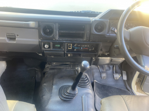 Toyota Land Cruiser 4.2 Diesel Safari 9-Seater in Namibia