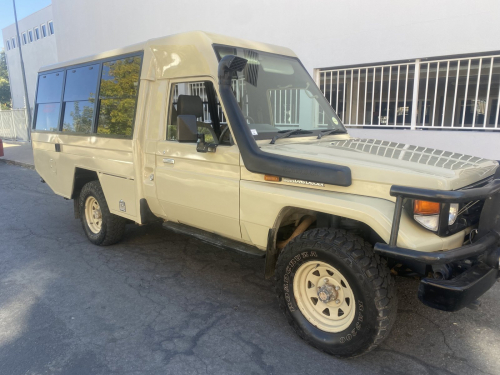 Toyota Land Cruiser 4.2 Diesel Safari 9-Seater in Namibia