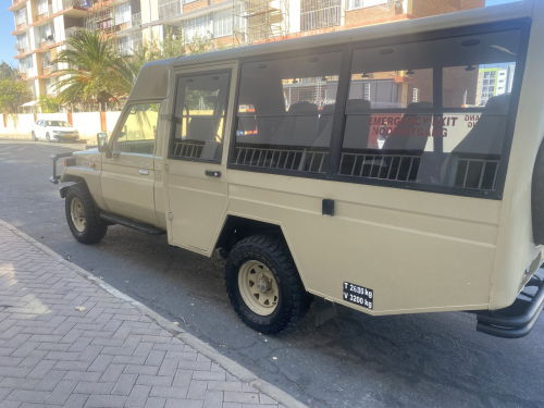 Toyota Land Cruiser 4.2 Diesel Safari 9-Seater in Namibia