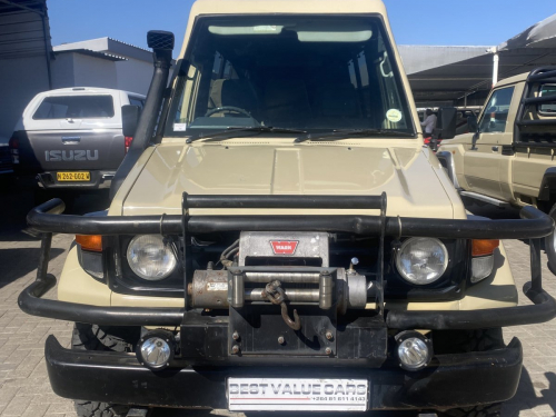 Toyota Land Cruiser 4.2 Diesel Safari 9-Seater in Namibia