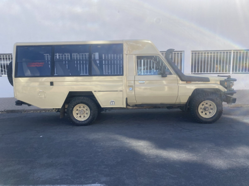 Used Toyota Land Cruiser 4.2 Diesel Safari 9-Seater for sale in Windhoek