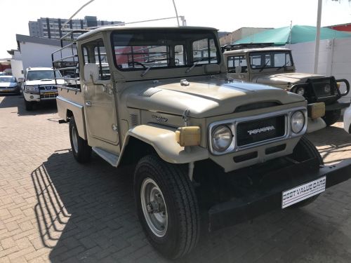 Toyota Land Cruiser 3.8 Petrol Scab 4x4 in Namibia