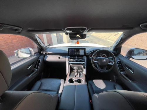 Toyota Land Cruiser 300 ZX V6 -3.5T Petrol 4x4 in Namibia