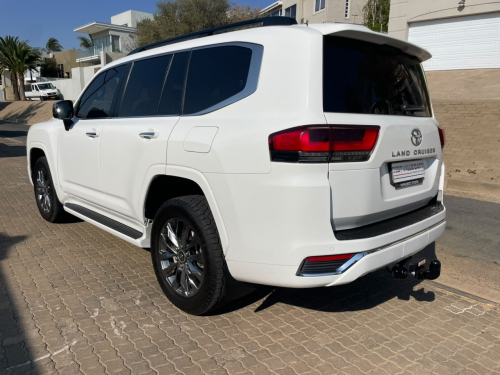 Toyota Land Cruiser 300 ZX V6 -3.5T Petrol 4x4 in Namibia