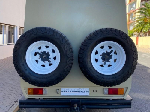 Toyota Land Cruiser 4.2 Safari 10-seater in Namibia