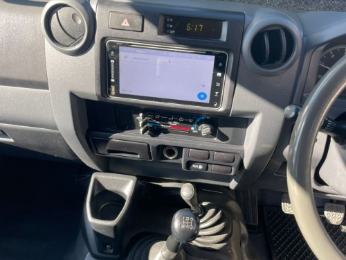 Toyota Land Cruiser 4.2 Safari 10-seater in Namibia