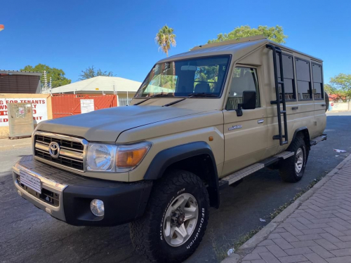 Used Toyota Land Cruiser 4.2 Safari 10-seater for sale in Windhoek