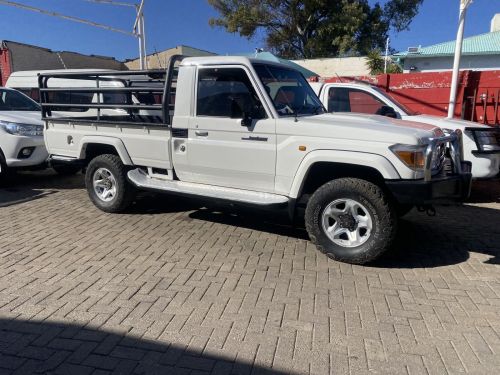 Toyota Toyota Land Cruiser V6 4lt Scab 4x4 in Namibia