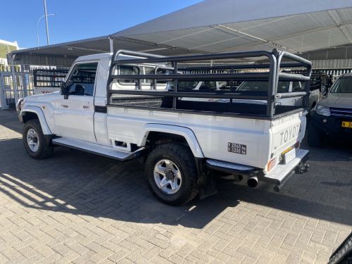 Toyota Toyota Land Cruiser V6 4lt Scab 4x4 in Namibia