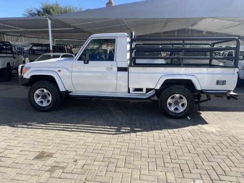 Toyota Toyota Land Cruiser V6 4lt Scab 4x4 in Namibia