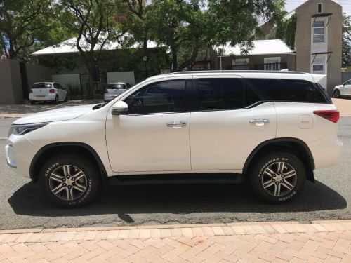 Pre-owned Toyota Fortuner 2.4 Gd-6 Auto 4x4 (No- Deposito) for sale in 