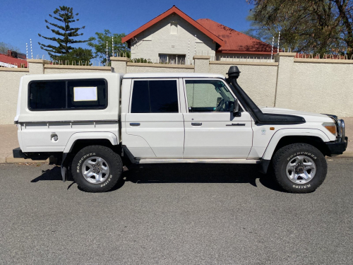 Toyota Land Cruiser V8 Diesel 4.5lt Dcab 4x4 in Namibia